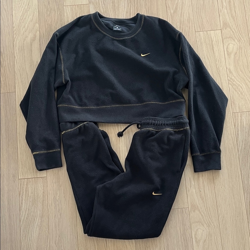 Nike matching set - fleece sweater and pants